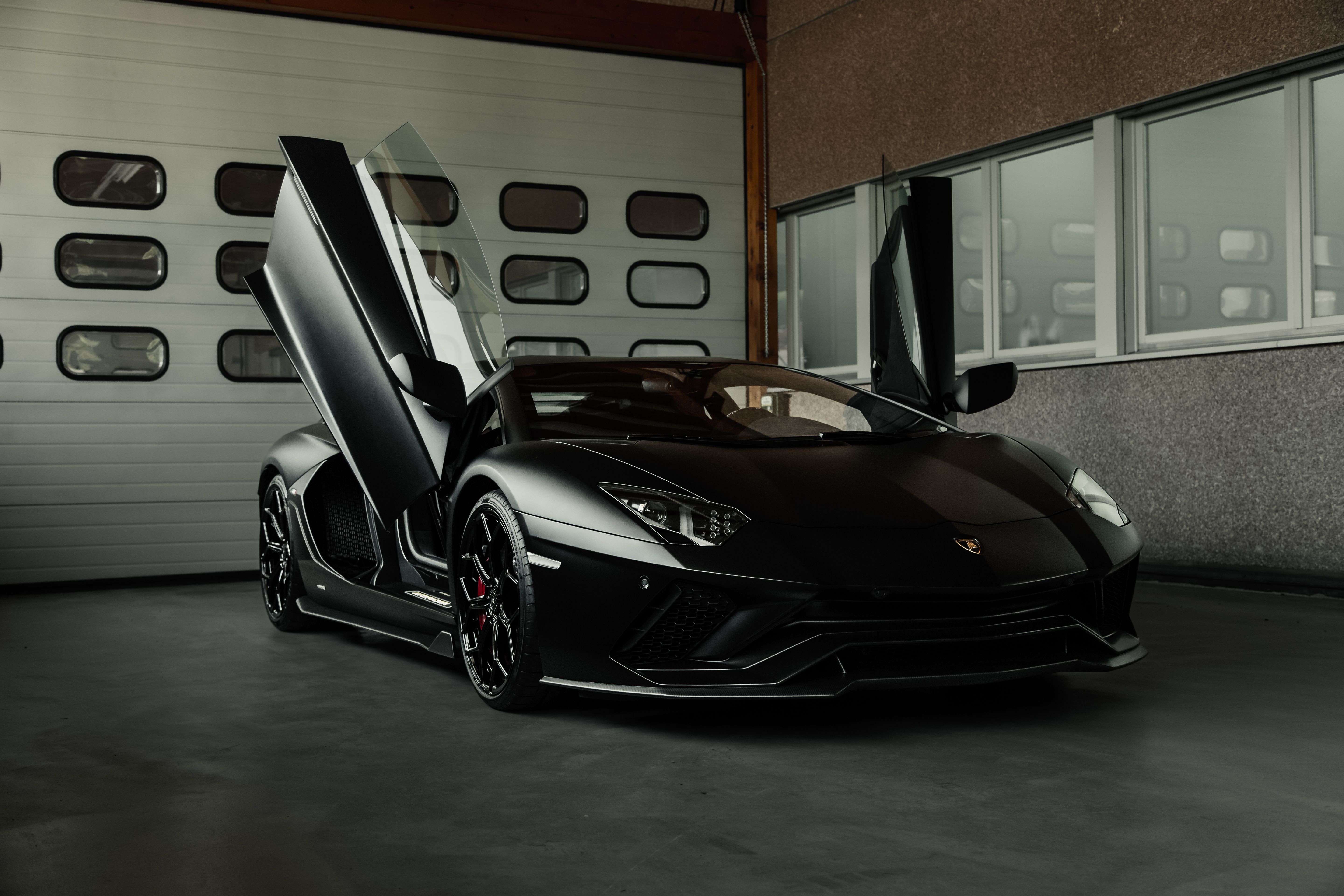 Lamborghini Aventador Black